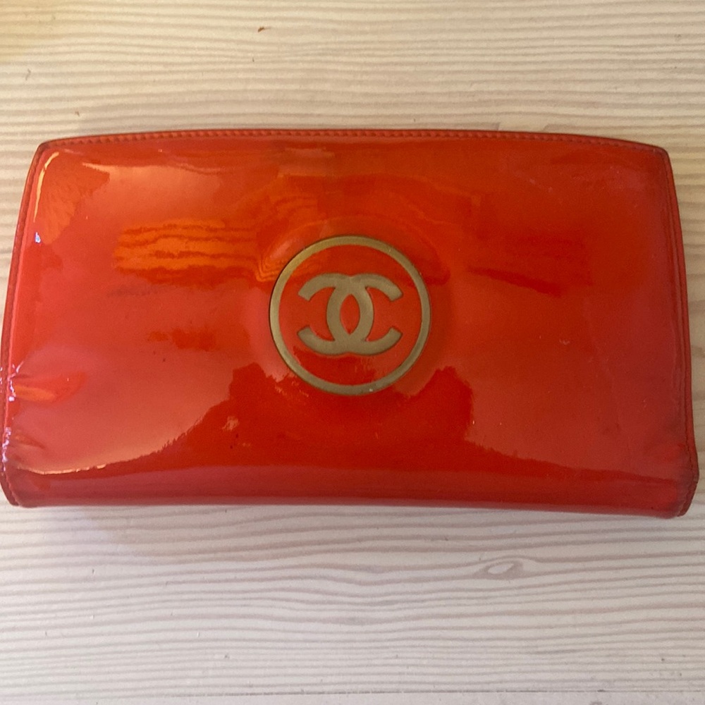 Authentic Chanel vinyl wallet ❤️